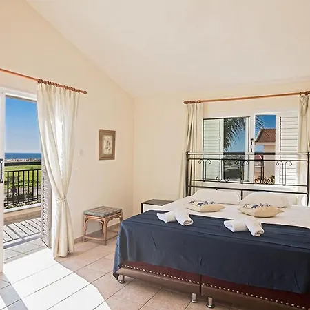 Magusta - Modern 4 Bedroom Ayia Thekla With Pool * Αγία Νάπα