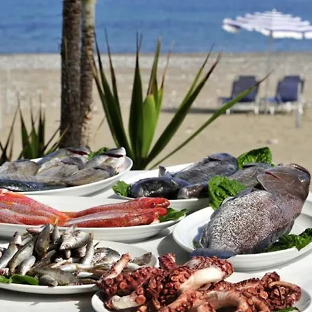 Magusta - Modern 4 Bedroom Ayia Thekla With Pool Βίλα