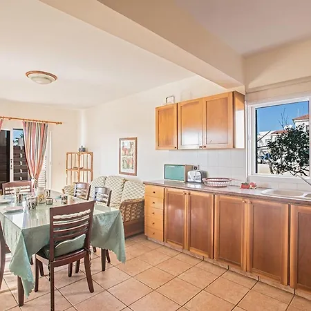 Magusta - Modern 4 Bedroom Ayia Thekla With Pool *