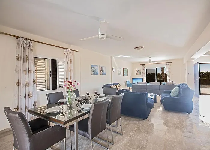 Villa Magusta - Modern 4 Bedroom Ayia Thekla With Pool *