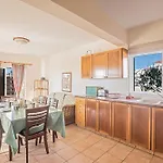 Magusta - Modern 4 Bedroom Ayia Thekla With Pool *