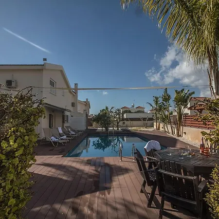 Magusta - Modern 4 Bedroom Ayia Thekla With Pool