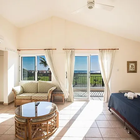 Willa Magusta - Modern 4 Bedroom Ayia Thekla With Pool - Close To The *