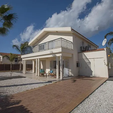 Villa Magusta - Modern 4 Bedroom Ayia Thekla With Pool *