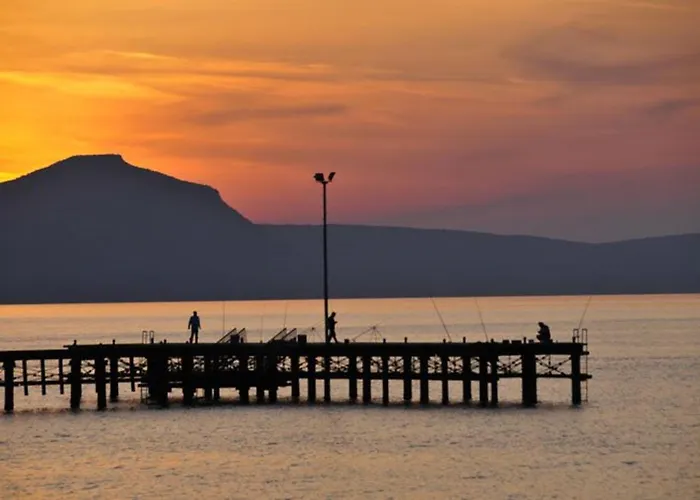 Magusta - Modern 4 Bedroom Ayia Thekla With Pool