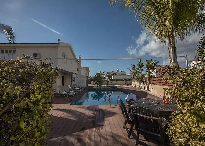 Magusta - Modern 4 Bedroom Ayia Thekla With Pool